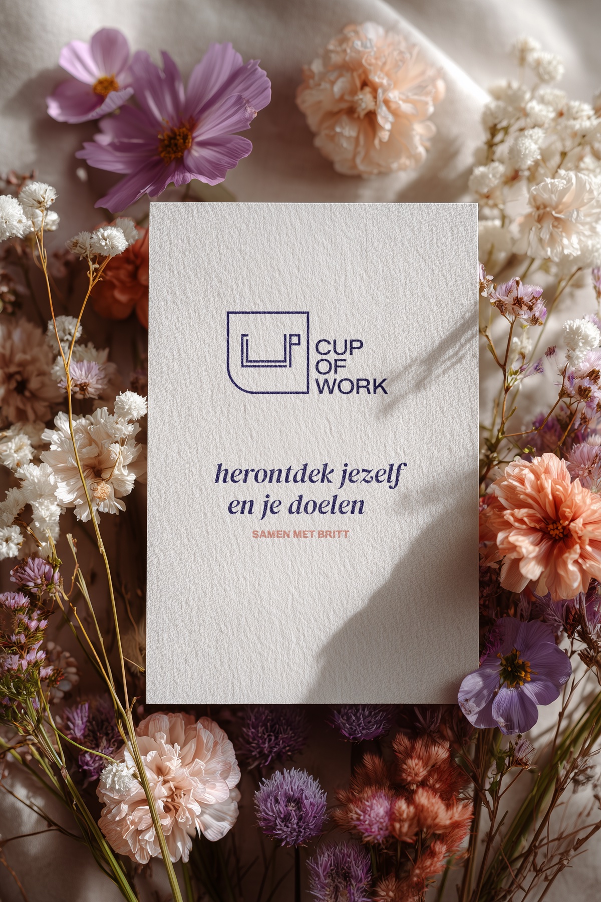 Merk- en websitemock-up voor Cup of Work
